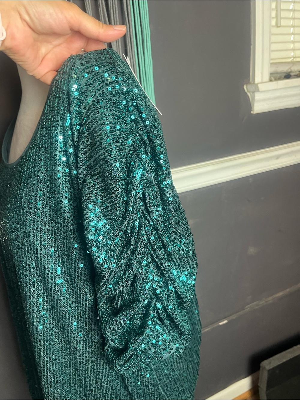 Fashion to Figure Women’s 2X Green Sequin Top - Picture 2 of 7